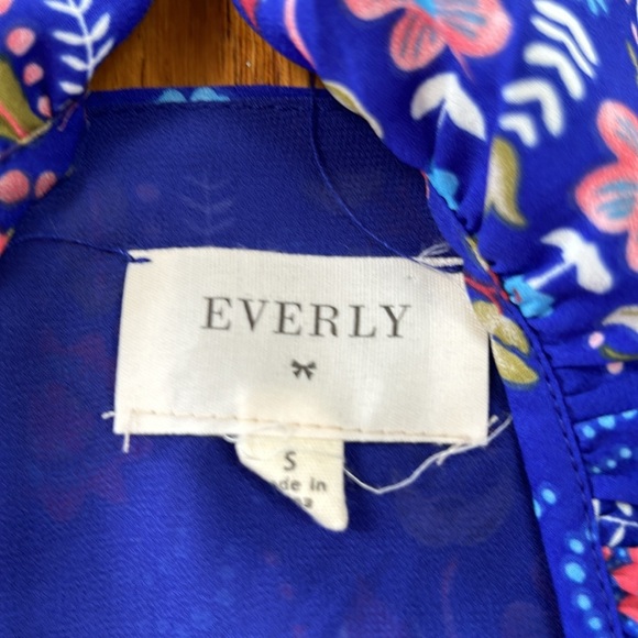 Everly floral short romper, size small, great condition. Lined. - Picture 2 of 14